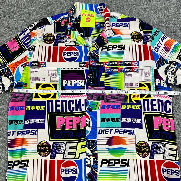 Forever 21 Men’s Pepsi Logo Print Short Sleeve Button Up Camp Shirt Size Medium - Picture 3 of 7
